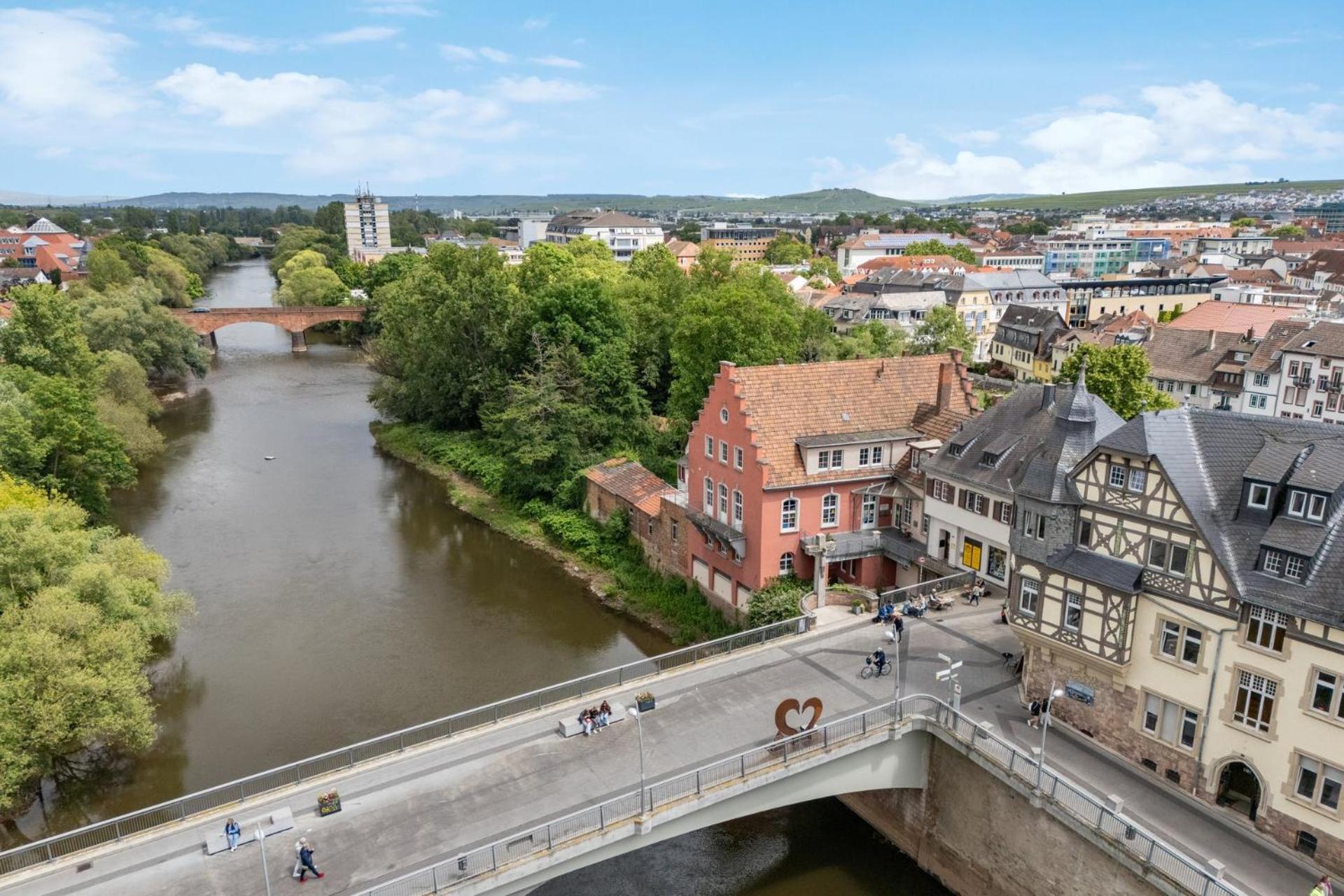 Altstadt Apartment Am Wasser Mit Parkplatz Und Grossem Garten Бад Кройцнах Екстериор снимка